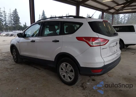 2015 Ford Escape S z USA, uszkodzony, nr VIN 1FMCU0F75FUC89718